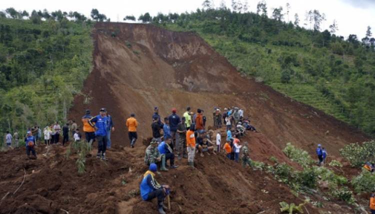 Tertimbun 17 Meter, 26 Korban Bencana Tanah Longsor Belum Ditemukan