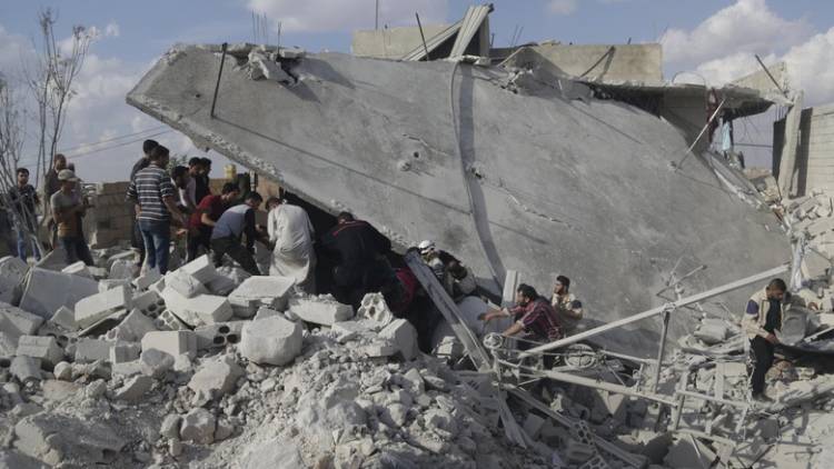 Bayi Laki-Laki Ditemukan Hidup Setelah 35 Jam di Bawah Reruntuhan Bangunan