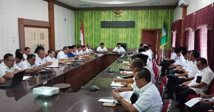 Datang Terlambat, Bupati Cek Endra Tutup Pintu Larang Pejabat Hadiri Rapat