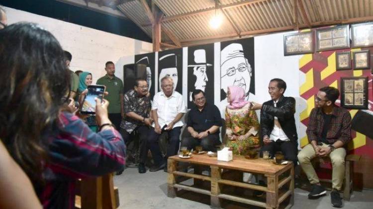 Jokowi "Ngopi" Bareng dengan Millenial Tulungagung