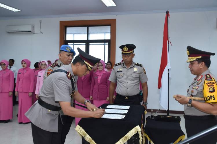 Dua Pejabat Utama Polda Jambi Sertijab