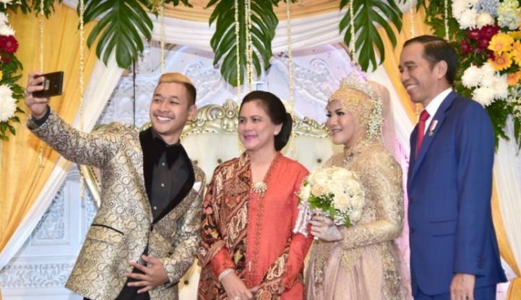 Pesilat Hanifan Kegirangan Bisa "Selfie" Bersama Presiden Saat Pernikahannya