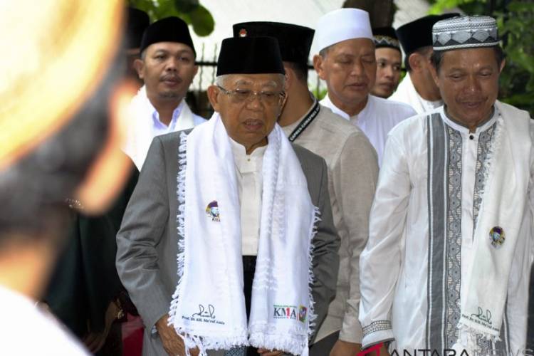 Ma'ruf Amin: Presiden Jokowi Tak Sedang Melamun
