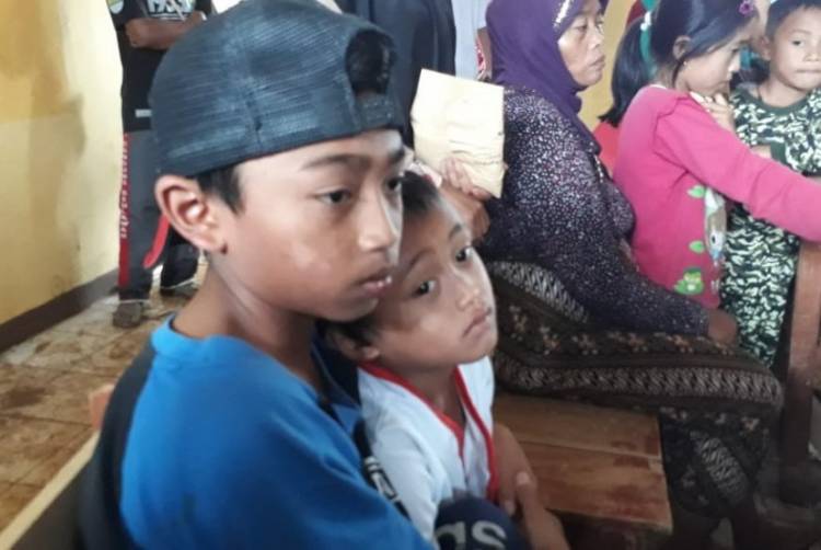 Pergi Mengaji Hengki & Farel Selamat dari Longsor