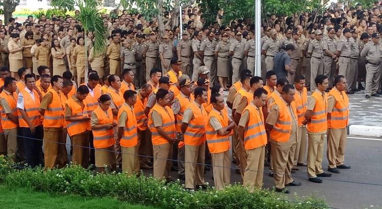 Tiga Bulan Malas, Ratusan ASN Pemprov NTT Pakai Rompi Orange