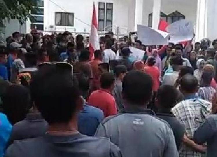 Ini Tuntutan Ratusan Warga Rambah di Kejari Muara Bungo…