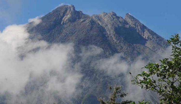 Berstatus Waspada, BPPTKG: Gunung Merapi Diselimuti Kabut