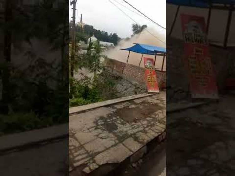 Ngeri! Begini Video 9 Ruko di Merangin Ambruk 