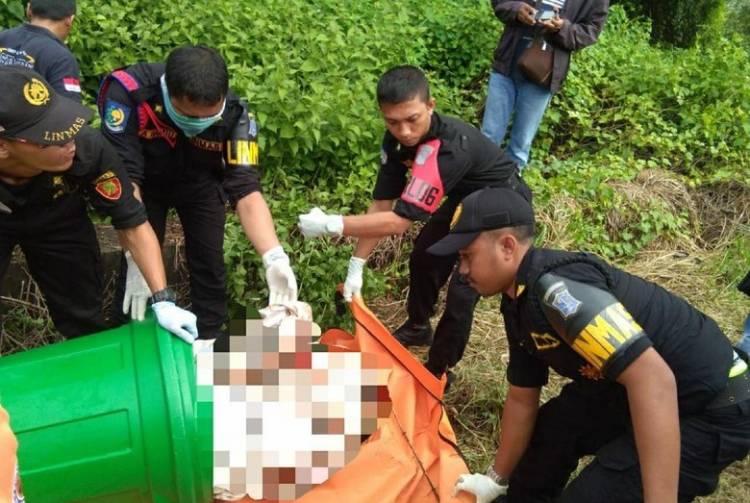 Geger Temuan Mayat Dalam Tong Terbungkus Seprai di Surabaya