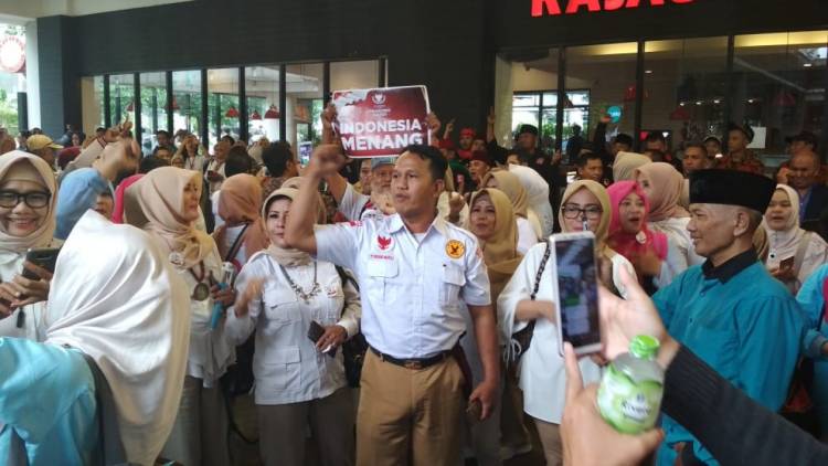 Gabungan Relawan Teriakkan Yel-yel Prabowo-Sandi