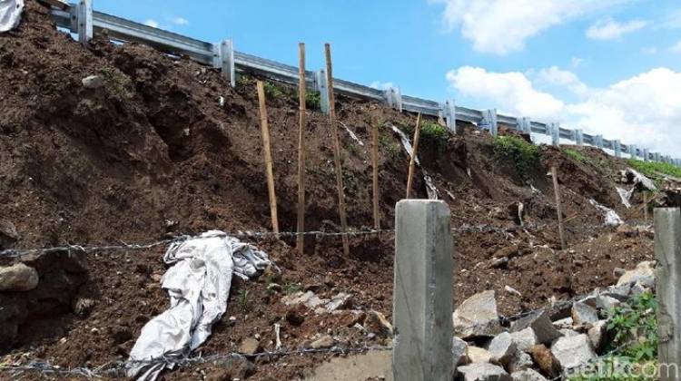 Belum Sebulan, Ruas-ruas Tol Trans Jawa Rusak