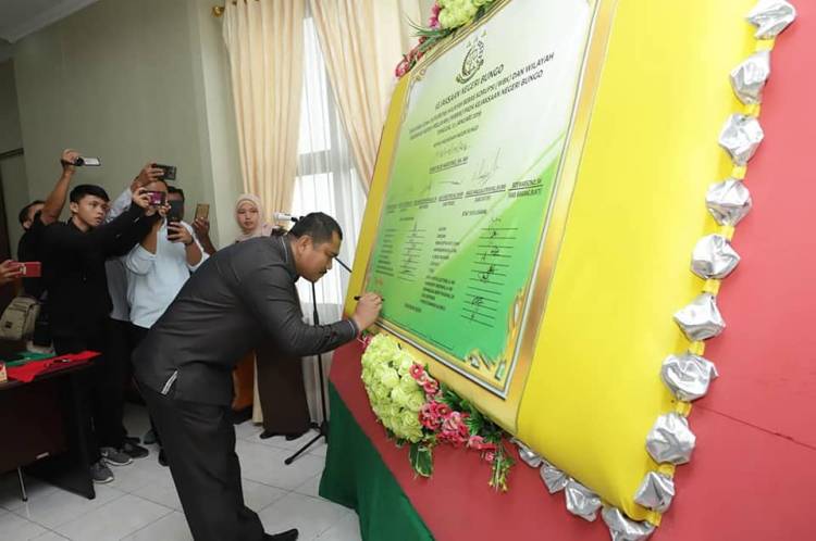Tandatangani Pakta Integritas WBK, Ini Permintaan Bupati Bungo Mashuri