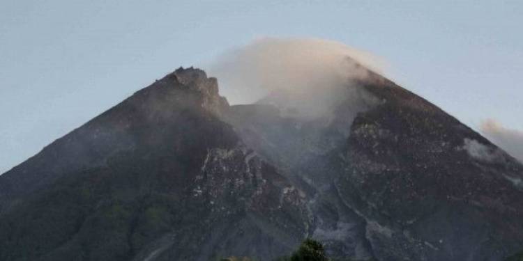 Gunung Merapi Luncurkan 19 Kali Guguran Lava