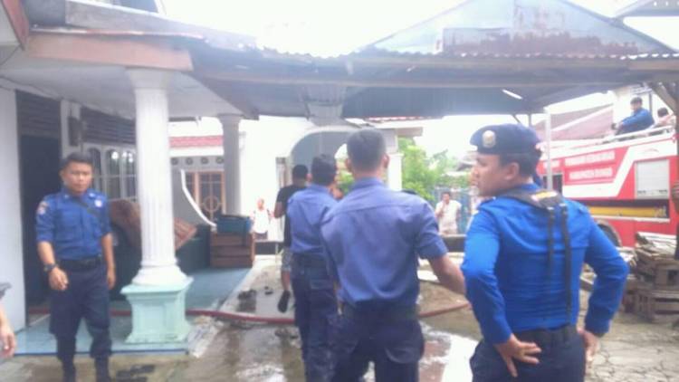 Rumah Warga Bungo Nyaris Terbakar Hebat