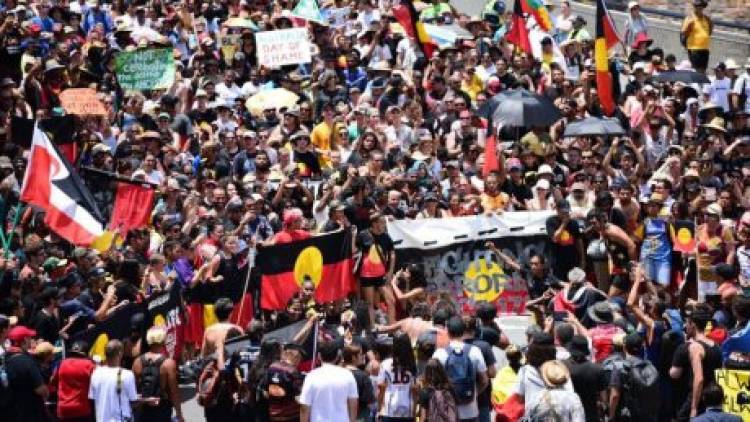 Puluhan Ribu Orang Memprotes Hari Australia