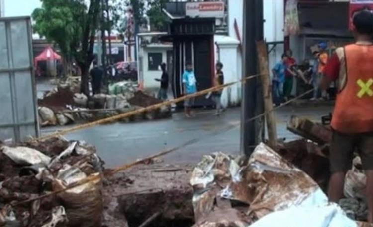 Tersengat Listrik, Pekerja Tewas Saat Gali Kabel PLN di Mampang