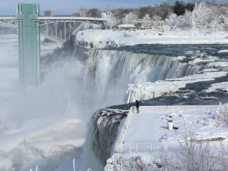 Cuaca Dingin Ekstrem, Air Terjun Niagara Membeku