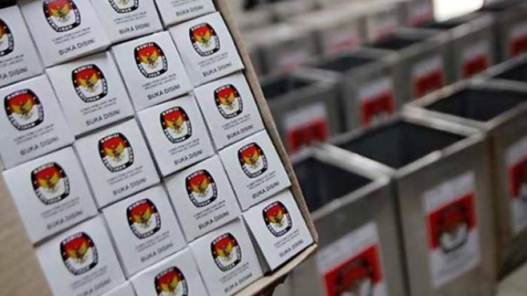 Takut Berjamur, KPU Muarojambi Semprot Logistik dengan Disinfektan