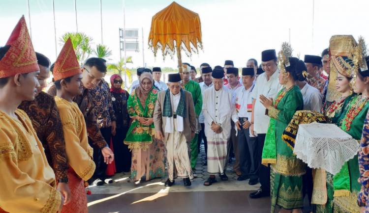 Ma'ruf Amin Sapa Warga Sumbar Hingga Kunjungi Diniyyah Putri Padang Panjang