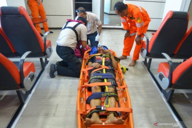 Tertimpa Kayu Log, Basarnas Evakuasi ABK Filipina di Perairan Aceh