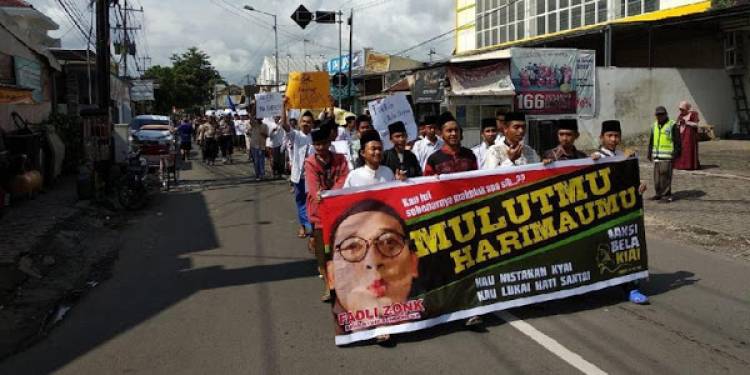 Dianggap Hina Kiai, Santri Jember Turun Jalan Kecam Fadli Zon