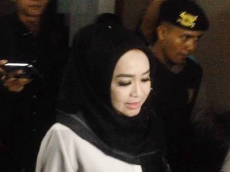 Bendahara TKD Jokowi-Ma'ruf Jambi & Politisi Cantik Ini Penuhi Panggilan KPK