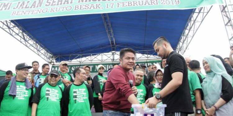 Peserta Dapat Hadiah Rumah Jalan Sehat Nasional KAHMI di Palembang
