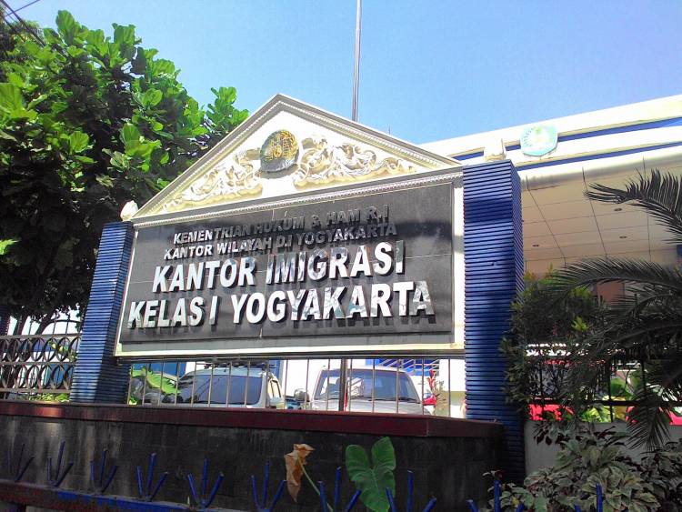 Jadi Gelandangan WNA Ini Ganggu Ketertiban Umum