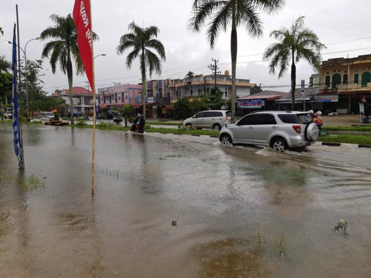 Drainase Nalo Tantan Merangin Buruk, Jalan Lintas Sumatera Terendam Banjir