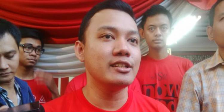 Putra Sulung Risma Usut Penyebar Video Hoaks Mobilnya Dirusak Massa