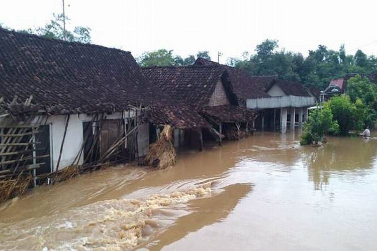 35 Desa di Madiun di Landa Banjir, Ribuan Warga Mengungsi