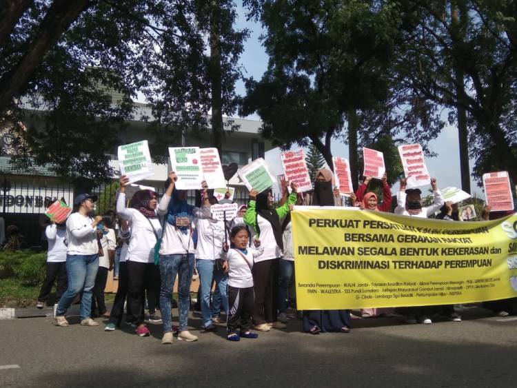 Peringati Hari Perempuan, Aktivis Jambi Lakukan Unjuk Rasa