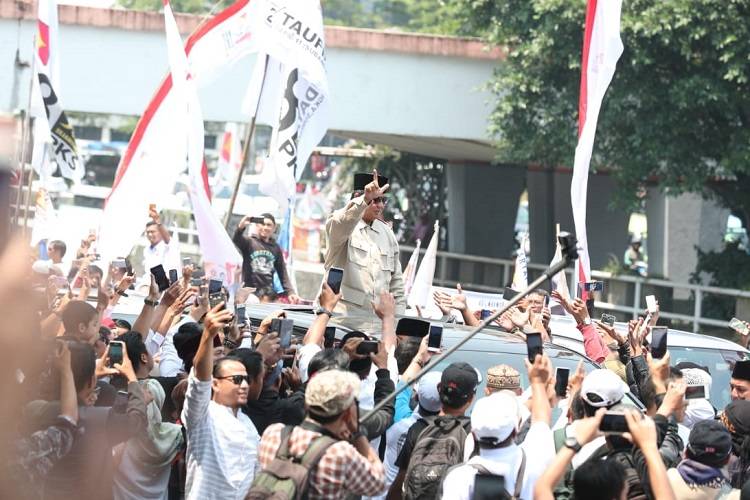 Disambut KH Jeje Jaenudin, Ini Kata Prabowo…