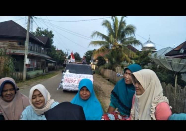 Ibu-ibu dan Warga Sebrang Jaya Demo ke Kejari Bungo, Ini Tuntutannya…