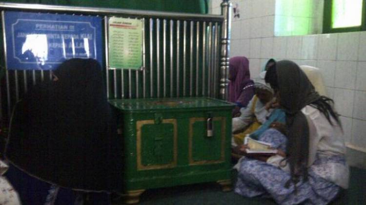 Berbondong-bondong Caleg Datangi Makam Ki Marogan, Biar Menang Pemilu