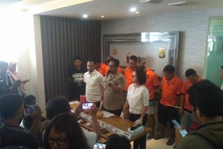 Polisi Ungkap Modus Jaringan Pengedar Narkoba Kemasan Abon Lele Riau-Jakarta-Bandung