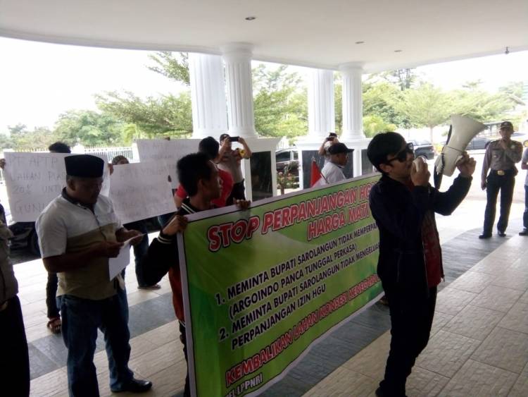 Massa Demo Kantor Bupati Sarolangun, LSM: Kami Sedih Negeri Kita Dihancurkan Orang Tak Bertanggungjawab