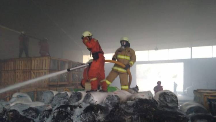 Gudang Stirofoam di Penjaringan Terbakar Hebat
