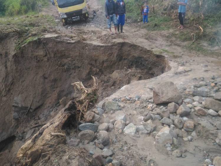 Banjir Bandang Terjang Merangin, Akses Jalan Empat Desa Terputus