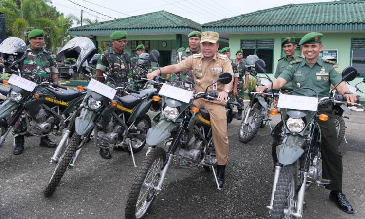 Bupati Merangin Serahkan 16 Trail untuk Kodim 0420/Sarko