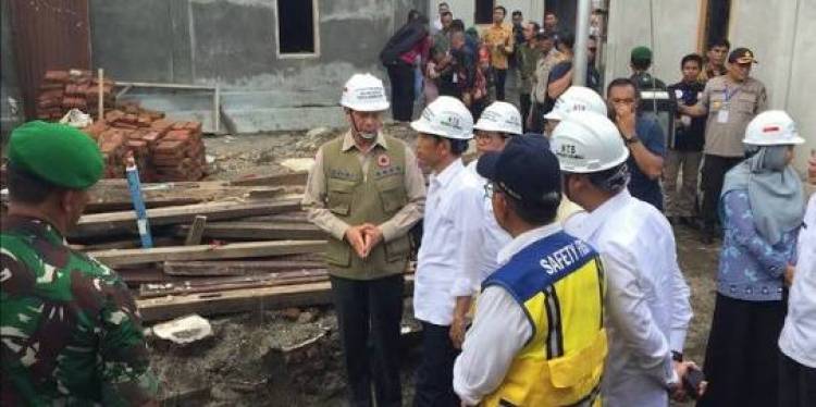 Tinjau Rumah Tahan Gempa, Jokowi: Kalau Saya Pas Nggak Kesini Jangan Merasa Ditinggalin