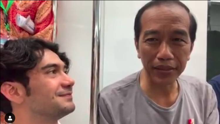 Antusiasnya Reza Rahardian Bareng Jokowi Naik MRT dan Ini Pesannya