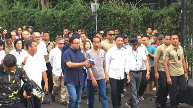 Beda Anies Jokowi, Anies Tiba Tanpa Pengawalan, Jokowi Hadir Pengawalan Ketat di MRT