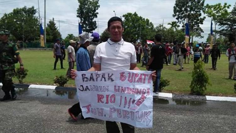 Ratusan Warga Tanah Periuk Demo, Minta Bupati Bungo Pecat Kades Helmi