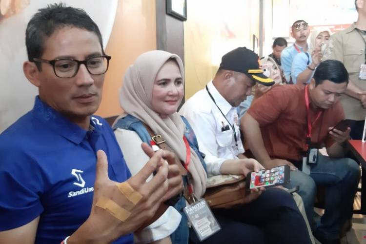Sandiaga Uno Sarapan Bareng Media di Kalbar, Cerita Soal Rocket Chicken