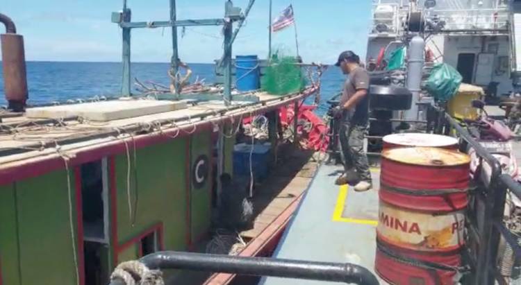 Kapal Ikan Berbendera Malaysia Ditangkap Petugas KKP