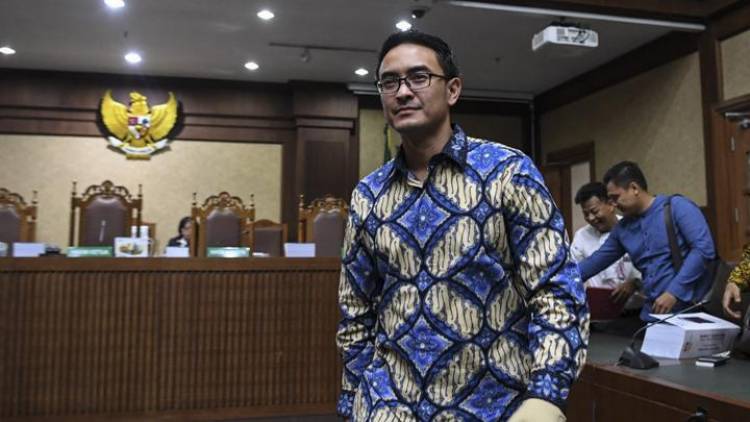 KPK Lelang Dua Mobil Zumi Zola