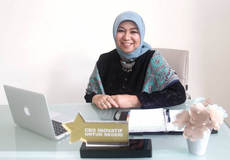 Bos Wardah Kosmestik Perempuan Pertama Penerima Doktor Kehormatan ITB