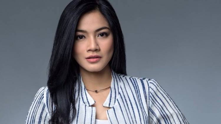 Titi Kamal Penasaran Pada Kehidupan Artis Ini