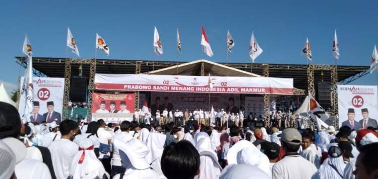 Puluhan Ribu Simpatisan Prabowo-Sandi Putihkan Sukabumi